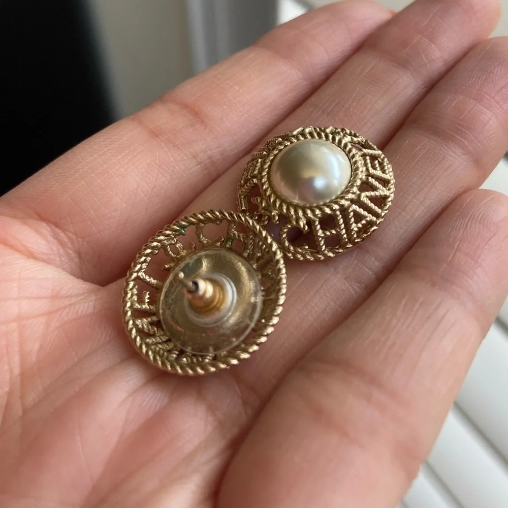 Chanel Pearl Logo Pierced - Picture 2 of 5